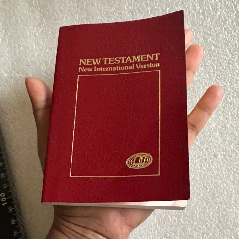 Classic Pocket Red New Testament NIV Book.